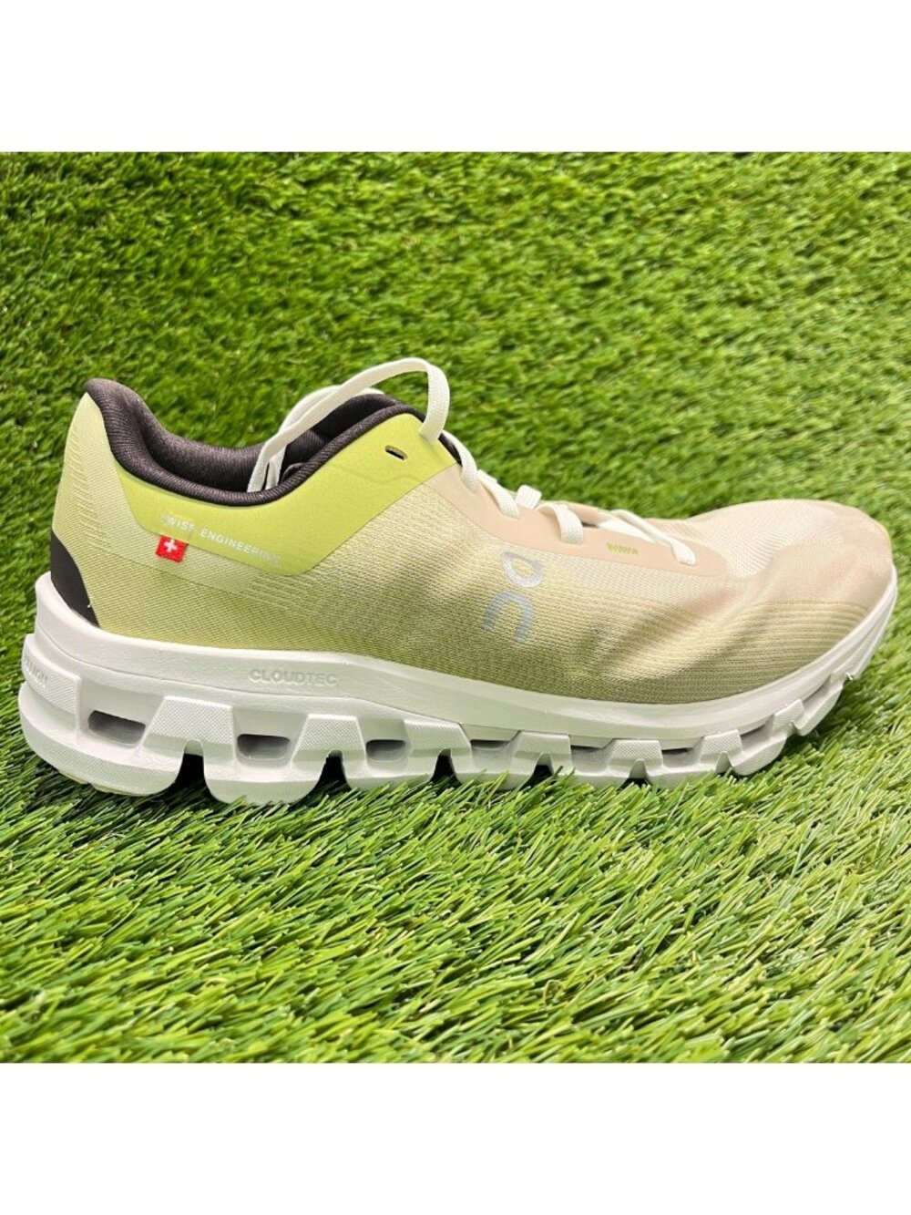 On Cloudflow 4 Womens Size 8 Beige Green Athletic Running Walking Shoes Sneakers